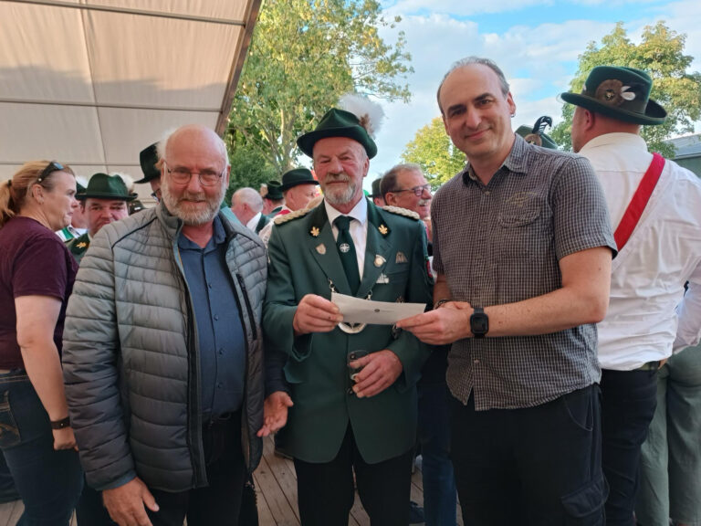 Königsschießen beim Schützenfest in Veen