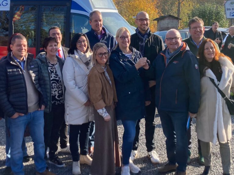 Neuer Bus für den Bürgerbusverein Alpen in Betrieb genommen